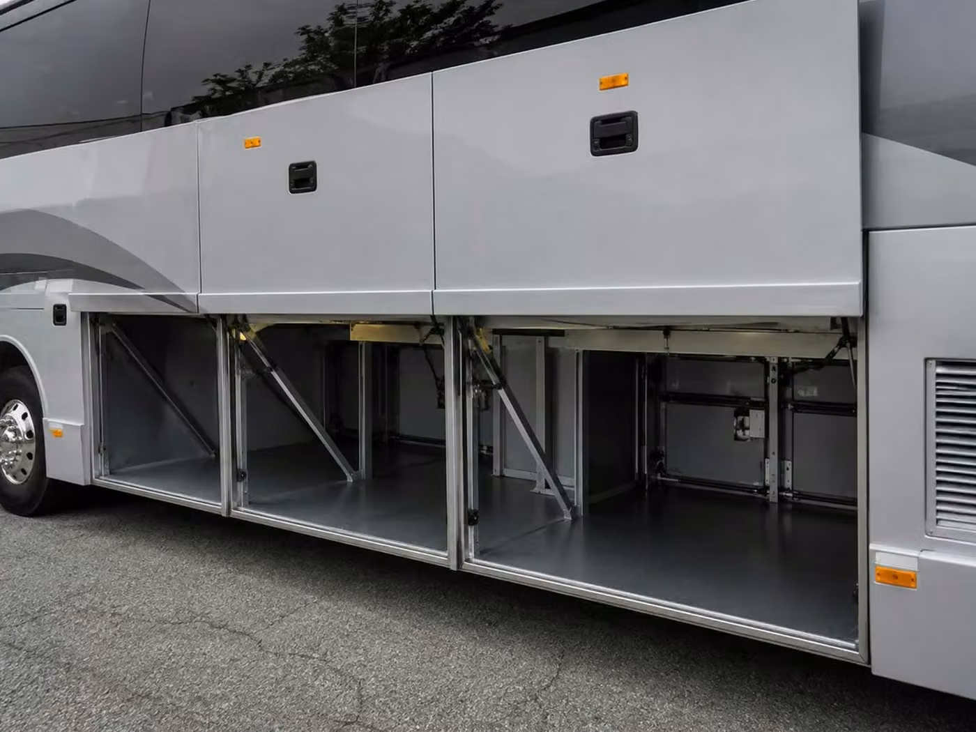 enterprise 56 passenger charter bus luggage bays